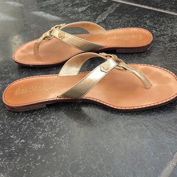 Lilly Pulitzer Gold Leather thongs in Size 6, rubber comfy sole lightly worn - Picture 6 of 6